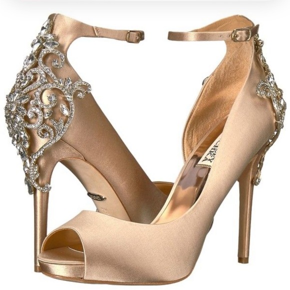 Badgley Mischka Karson Ankle Strap Peep
Toe Pump Ivory Satin women size 9 4.5" - Picture 3 of 17